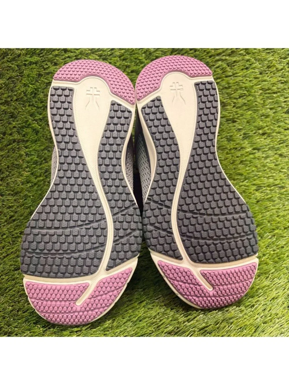 Kuru Quantum 2.0 Women Size 7D Gray Purple White Athletic Running Shoes Sneakers